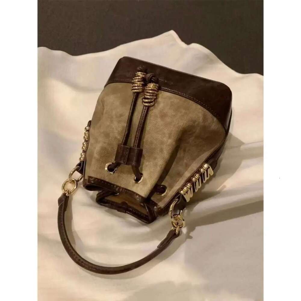Oil Painting Revival Retro Temperament Premium Sense Versatile Bucket Women's 2025 New Fall/Winter Drawstring Tote Bag