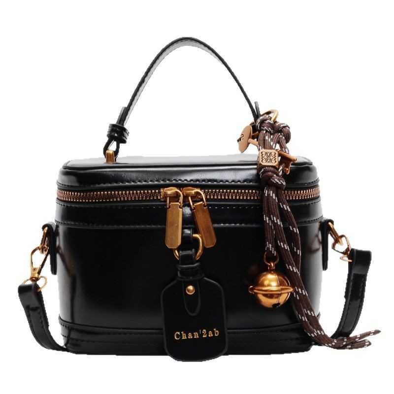 Trendy High End Hand Held Bucket Bag Spring New Fashion Casual Niche Crossbody Bag Shoulder Bag