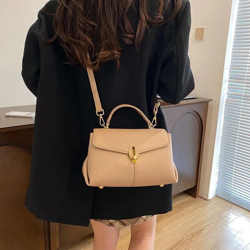 2025 Women's Light Fashionable Versatile Handbag A High - End Messenger Bag With Ample Capacity And Chic Design