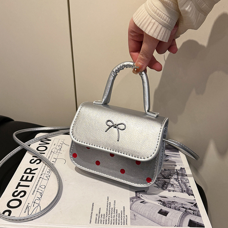 2025 Summer New Bow Korean Edition Personalized Ins Women's Handbag Fashion Simple Single New Free Delivery Designer Bag Shoulder Diagonal Luxury