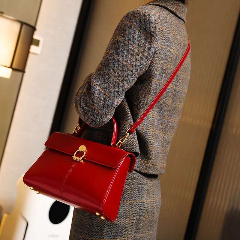 New Small Square Wedding Women's Handbag High Quality Single Shoulder Versatile Commuter Crossbody Bag