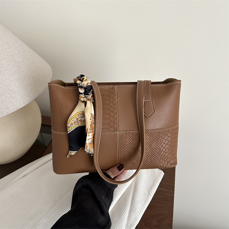 2025 Spring/summer Underarm Women's New Trendy Commuter Shoulder Large Capacity Luxury Bag Tote New Free Delivery Designer Bag Bag Fashionable