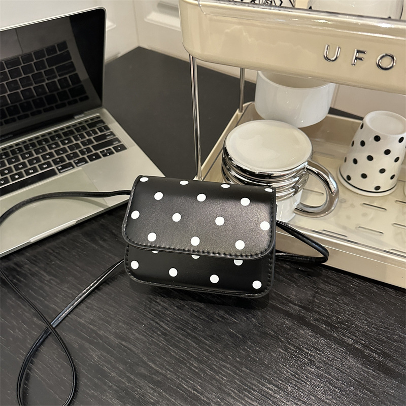 2025 Spring New Fashionable High End Luxury Bag Single Shoulder Niche Handheld Versatile Women's New Free Delivery Designer Bag Wave Point Crossb