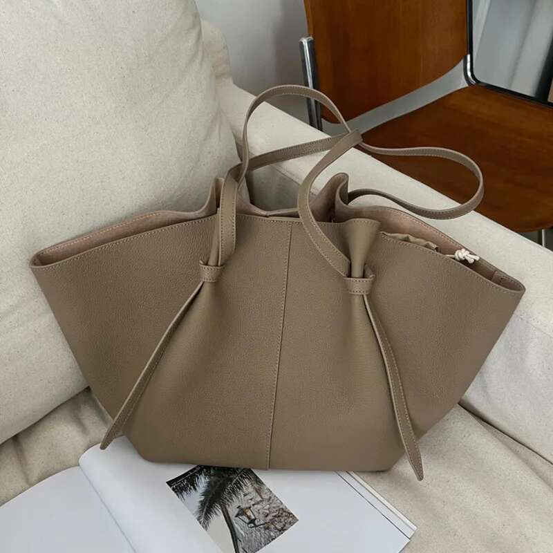 Top Layer Cowhide Large Capacity Tote Leather Women's Fashion Bat Commuter Carrying Wings Bag