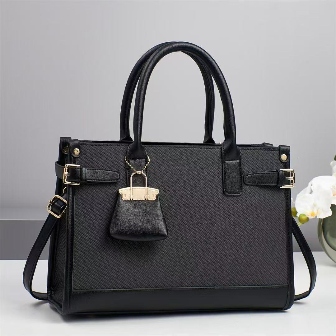New Fashionable Handbag Large Capacity Atmospheric Women's Commuter Bag Solid Color Exquisite Designer Single Shoulder Crossbody Bag Birthday Mom