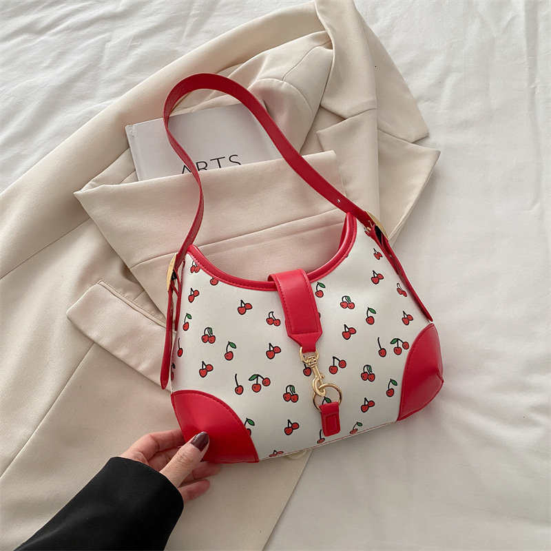 Simple Large Capacity Crossbody Women's 2025 New Free Delivery Luxury Bag Designer Bag New Versatile Strawberry Printed Single Shoulder Armpit Ba