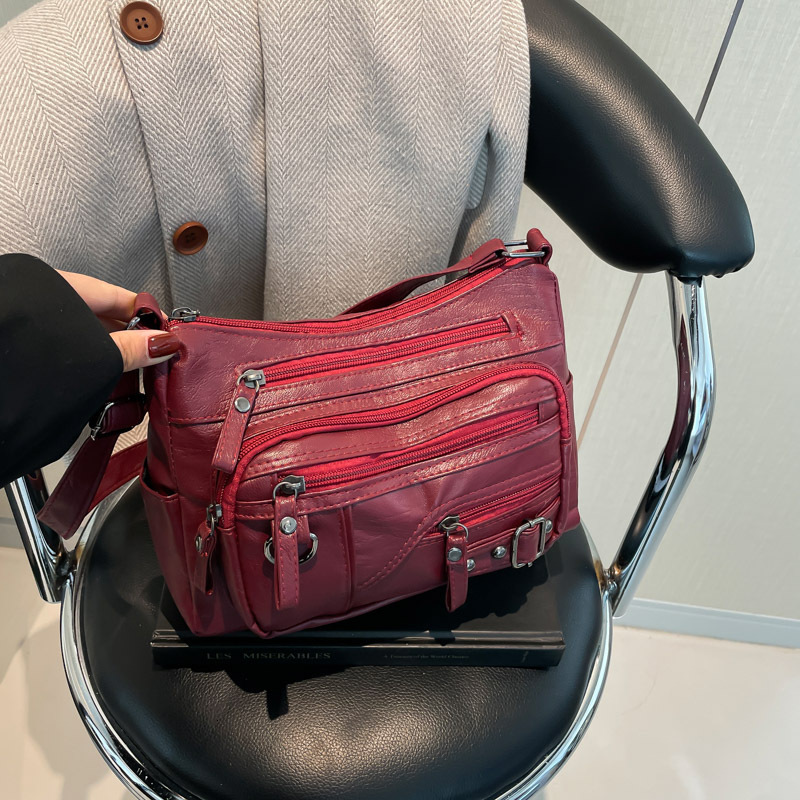 Free Delivery Designer Bag Women's Hand 2025 New Soft Leather Crossbody Middle Aged Single Shoulder Mom Popular This Winter Large Capacity Women&