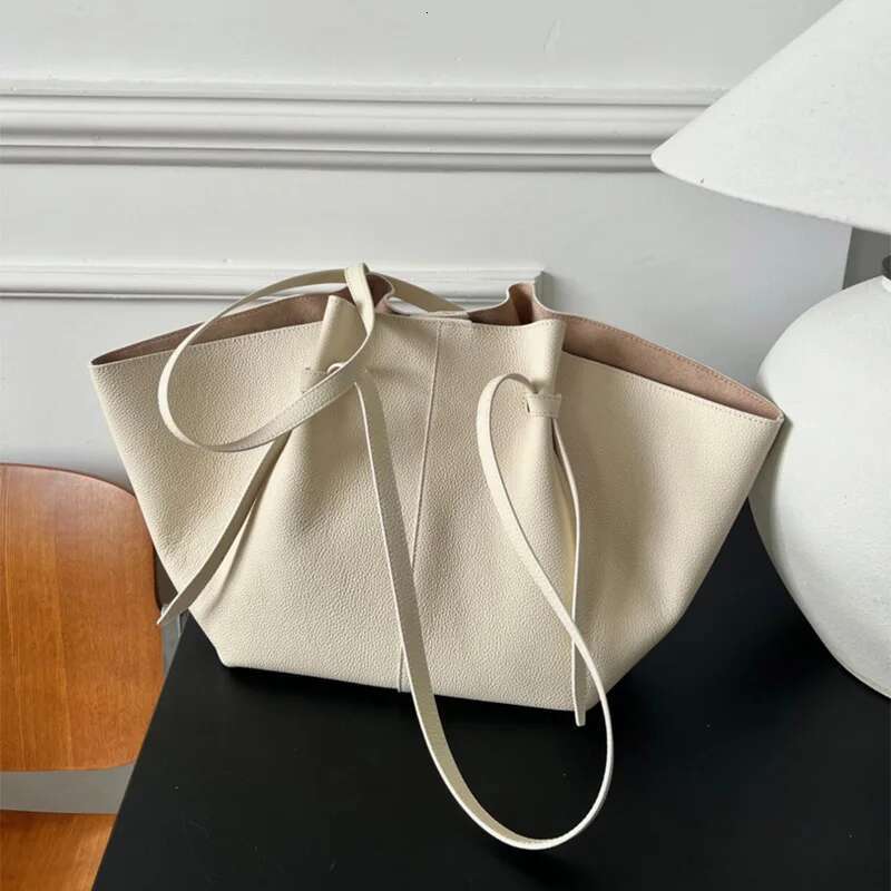 Top Layer Cowhide Large Capacity Tote Leather Women's Fashion Bat Commuter Carrying Wings Bag