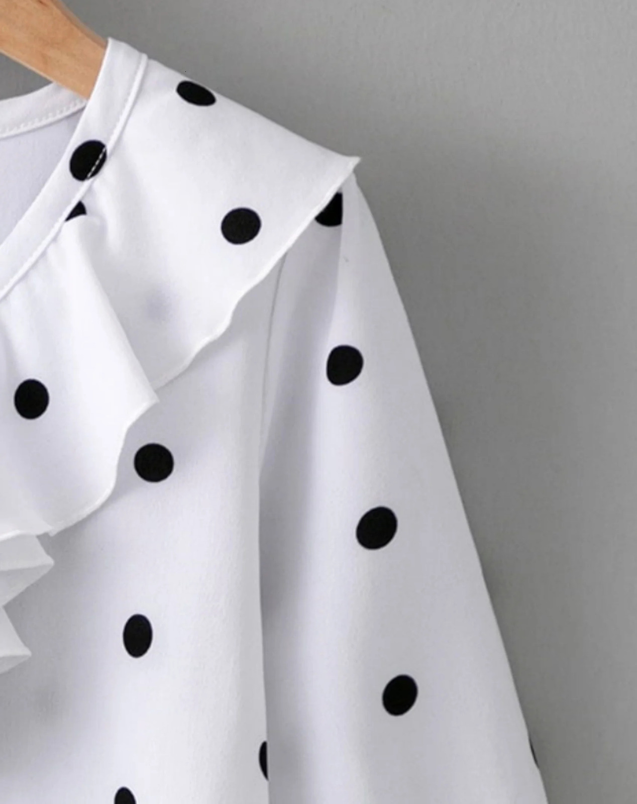 Summer childrens girls sweet and cute ruffled V-neck polka-dot horn long-sleeved casual comfortable shirt 250515