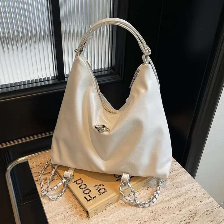 A Versatile Must-Have Commuting, Ideal For The Fashion-Forward. High-Quality Small-Niche Design Crossbody Bag