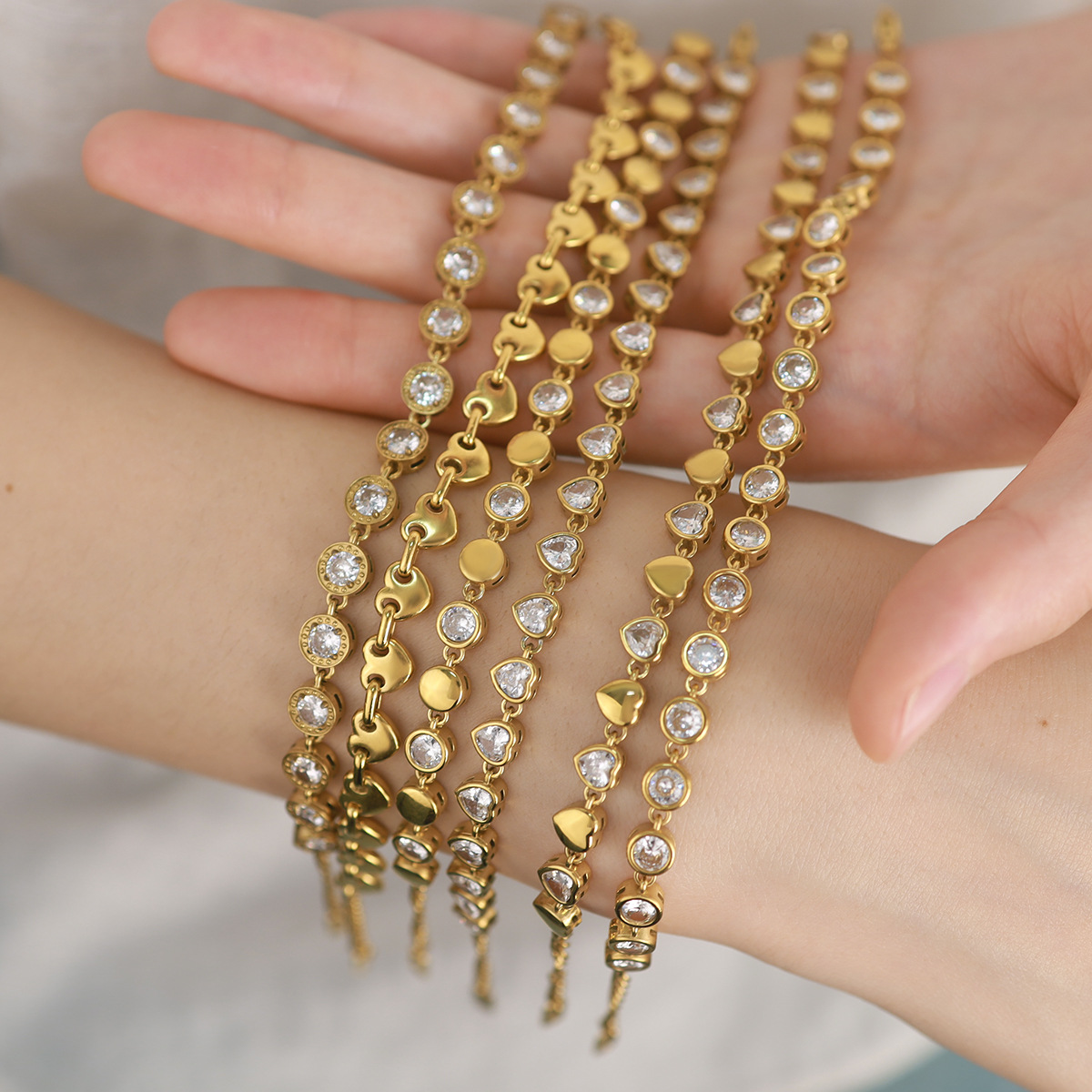 Gifting Idea Dazzling Heart-Stone Band Accessory for Everyday Use