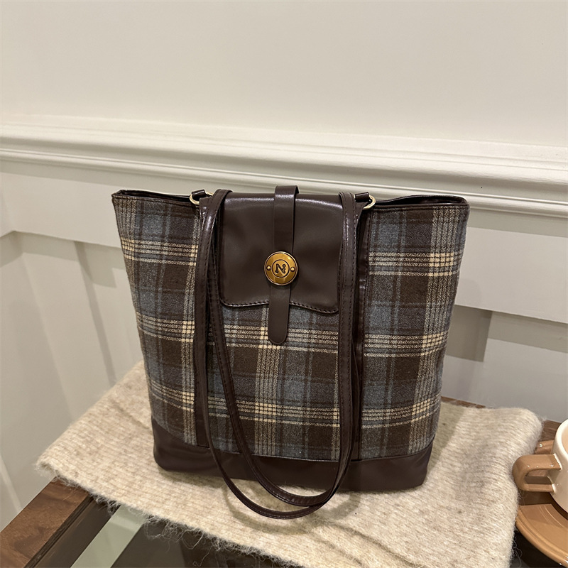 Free Delivery Designer Bag Large Capacity Checkered Tote For Women 2025 New Versatile Shoulder Casual Travel Backpack Luxury Bag