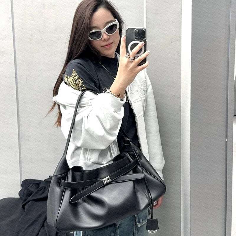 High Quality Designer Bags New Shoulder Armpit Locomotive Cowhide Black Gold Sier Buckle Portable Large-Capacity Commuter Casual Women Bag Luxury Bag