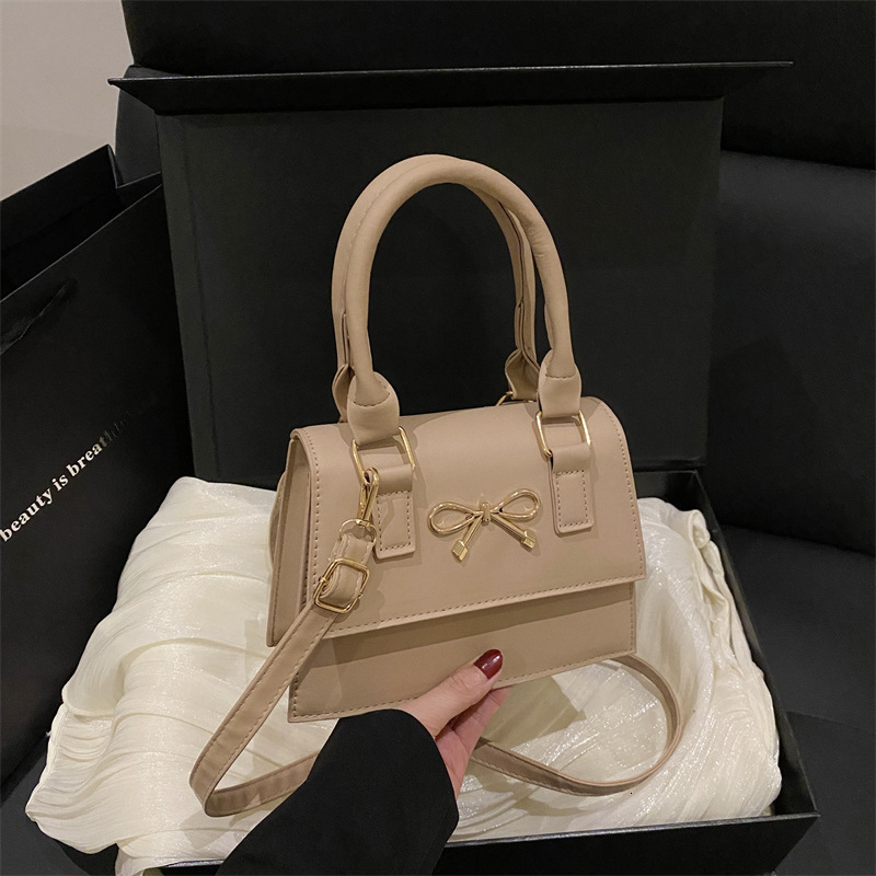 Spring And Luxury Bag Summer New Korean Version Handbag 2025 Ins Large Versatile Chain Shoulder Crossbody New Free Delivery Designer Bag Small Square 