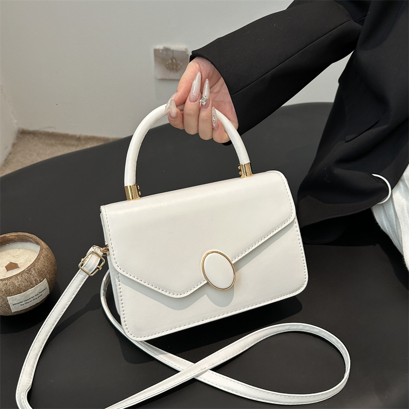 Free Delivery Designer Bag Women's Commuting Hand 2025 Winter New Versatile Ins This Year Popular Korean Version Solid Color Small Square Women&#
