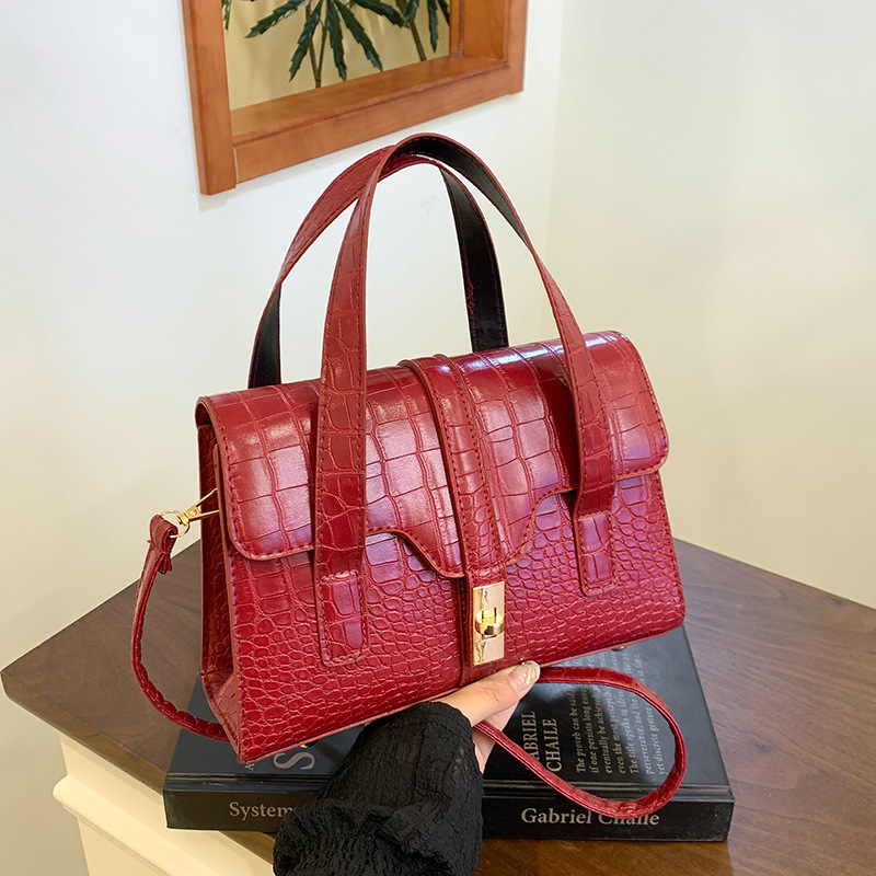 2025 Classic Temperament Elegant Highend Texture Crocodile Pattern Handbag Small Square New Free Delivery Designer Bag Spring And Luxury Bag Summer Ne