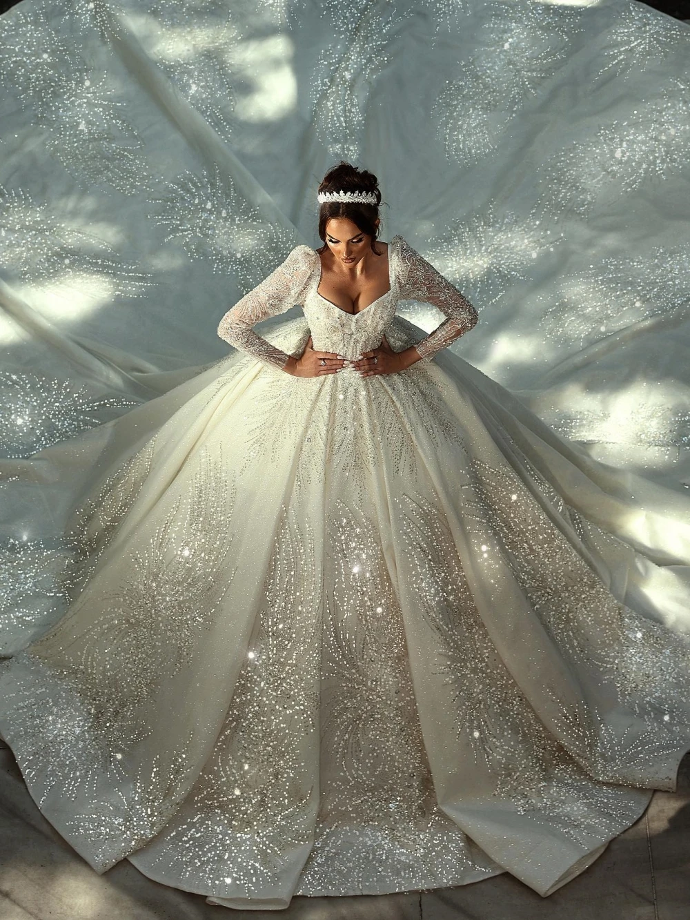 Gorgeous Ball Gown Wedding Dress Sweetheart Neck Long Sleeves Bridal Gowns Sequins Beaded Court Train Dresses Custom Made vestidos de novia