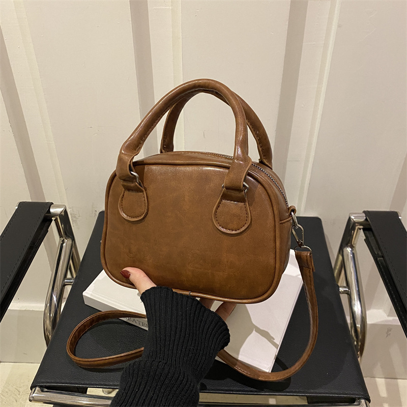 Free Delivery Designer Bag Winter Korean Fashion Women's Bag 2025 Hand Commuter Versatile Premium Texture Slant Luxury Bag