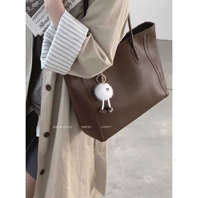 2024 Vintage Women's Versatile Tote Large Capacity Single Shoulder Commuting Bag