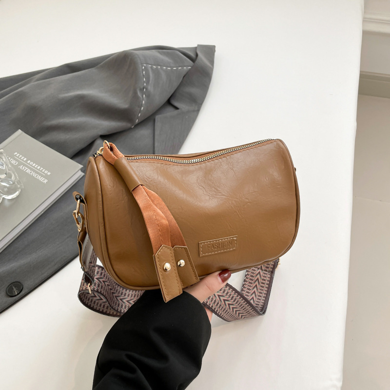 Free Delivery Designer Bag Solid Color Texture Light Large Capacity French Style Simple And Casual Broadband Crossbody Single Shoulder Pillow Luxury B