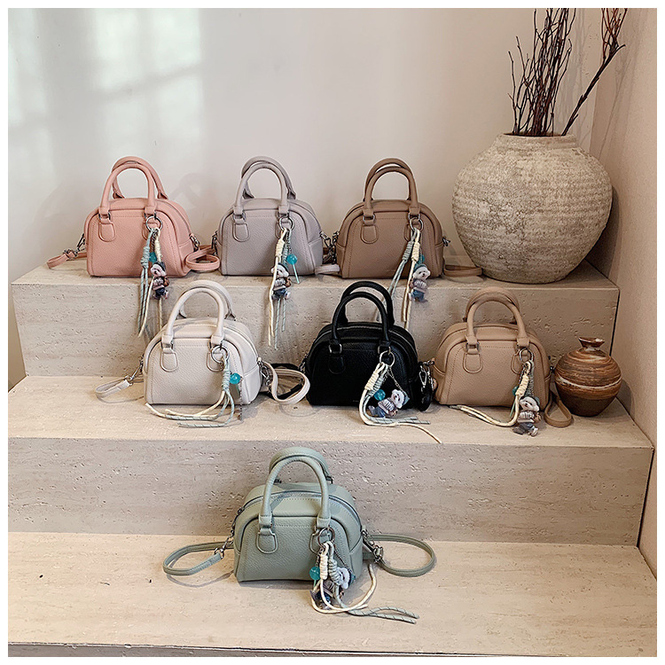 Free shipping on 2025 new designer bags Advanced handbag for women fashionable trendy bowling casual and simple single shoulder bag mini shell bag