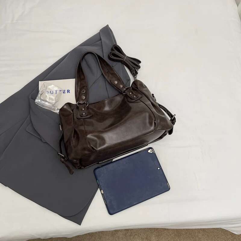 1 Piece Women's Pure Color Pu Retro Large Capacity Shoulder Tote Bag