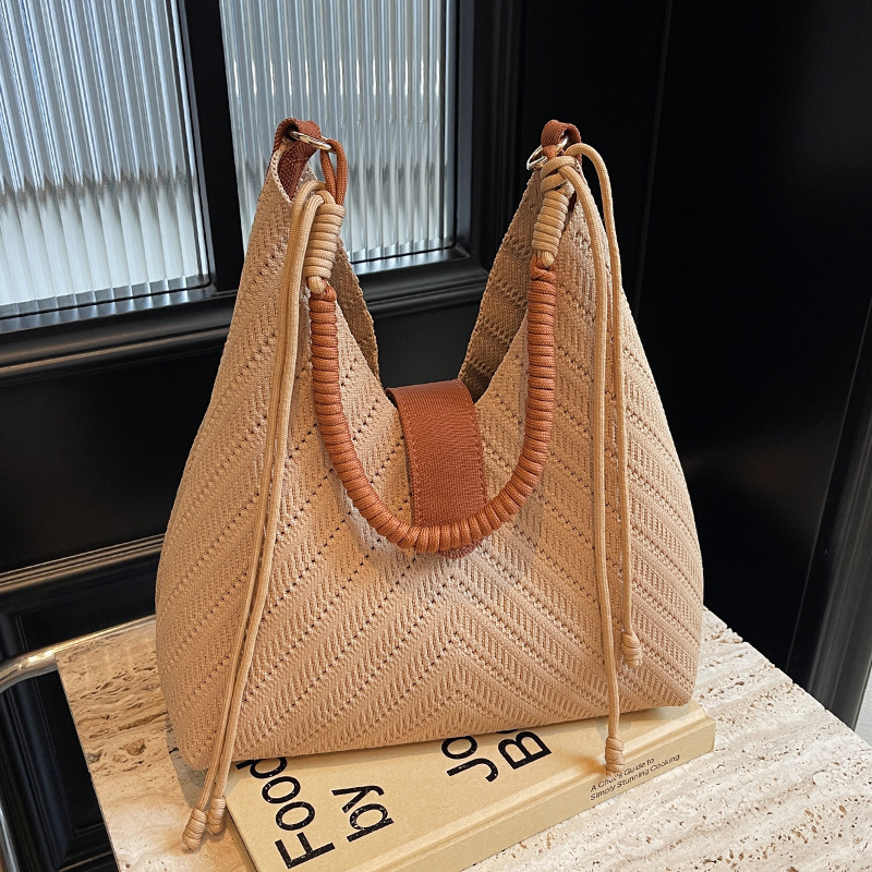 New fashion trend, simple temperament, woven armpit tote bag, women's multifunctional designer, high beauty, lightweight shoulder bag, knitted to