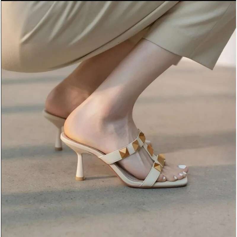 2024Indoor On Word Open Toe Off White Rivet Slides Outside Shoes For Women Sandals Slippers Job With Free Shipping