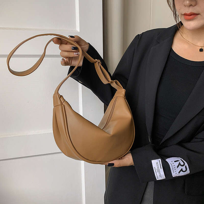 New western-style women's bag with fashionable texture, crossbody armpit bucket Japanese and Korean soft leather, solid color, single shoulder du