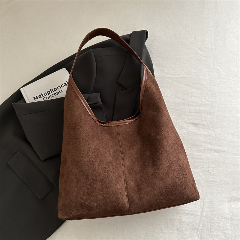 Free Delivery Designer Bag 2025 Autumn/winter Personalized Commuter Shoulder Large Capacity Fashionable Simple Leisure Underarm Tote Bag Luxury Bag