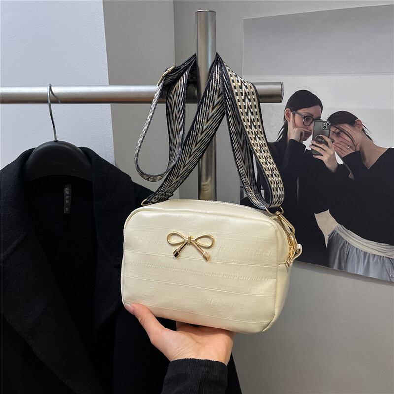 Small Niche Design Simple Armpit Handbag 2025 New Korean Version New Free Delivery Designer Bag Trendy And Fashionable Shoulder Bag Beautiful Small Lu
