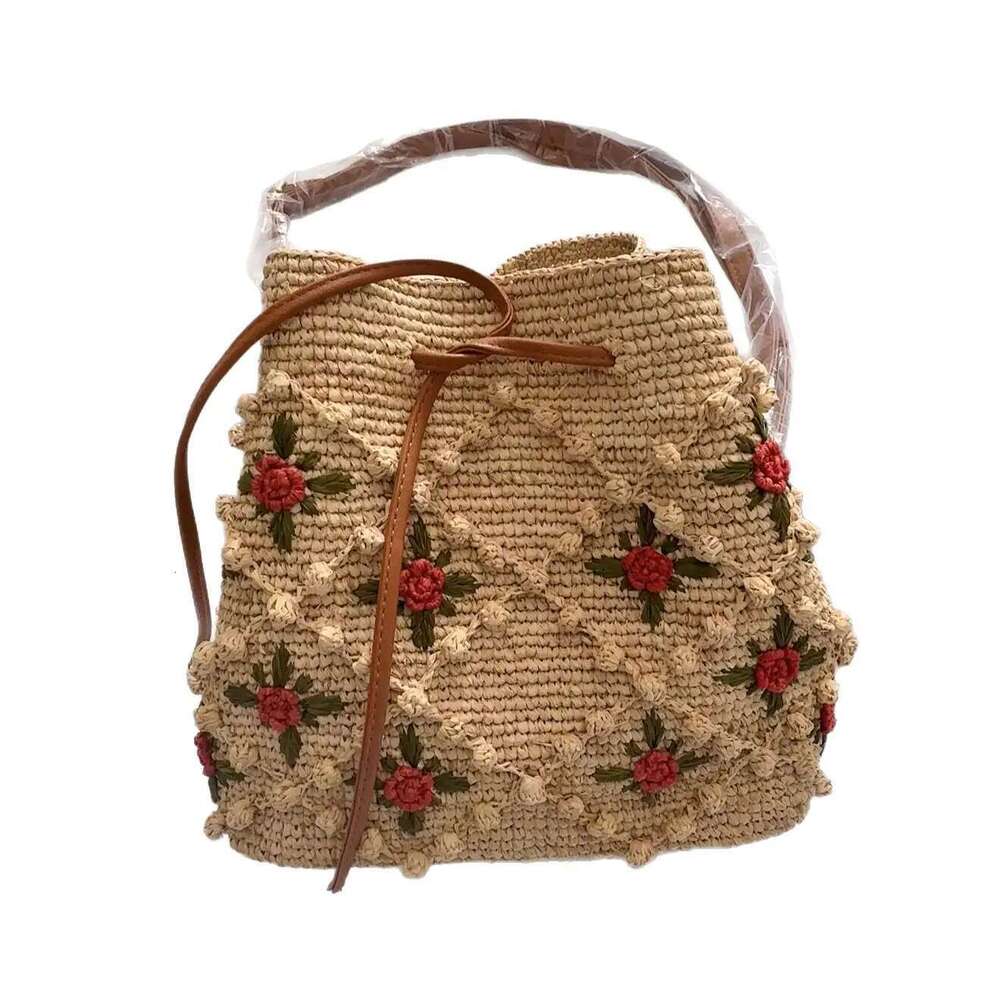 2025 New French Fashion Handmade Flower Natural Raffia Straw Grass For Women Designer Handbags Beach Tote Bag