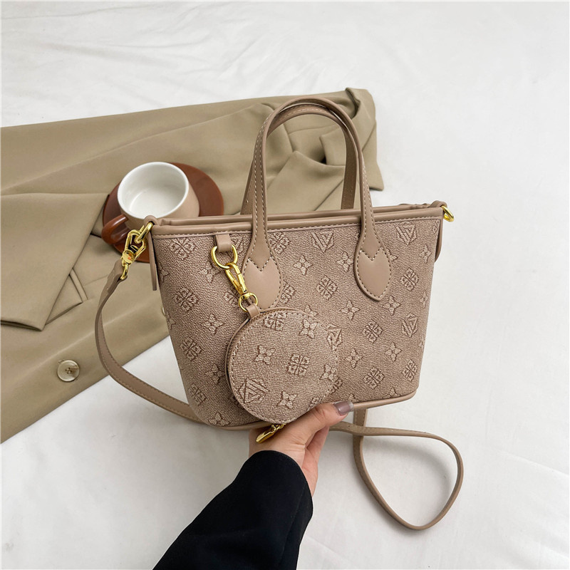 Free shipping 2025 new designer bag, fashionable commuting high-end texture printed shoulder bag for women