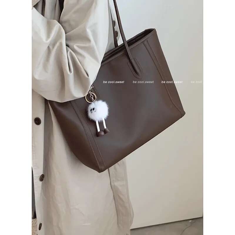 2024 Vintage Women's Versatile Tote Large Capacity Single Shoulder Commuting Bag