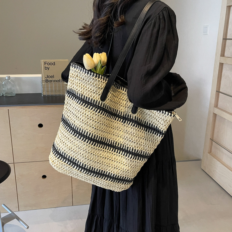 2025 Summer New Knitted Leisure Commuter Large Capacity Tote for Women's Niche Trend Fashion Color blocked Shoulder Bag