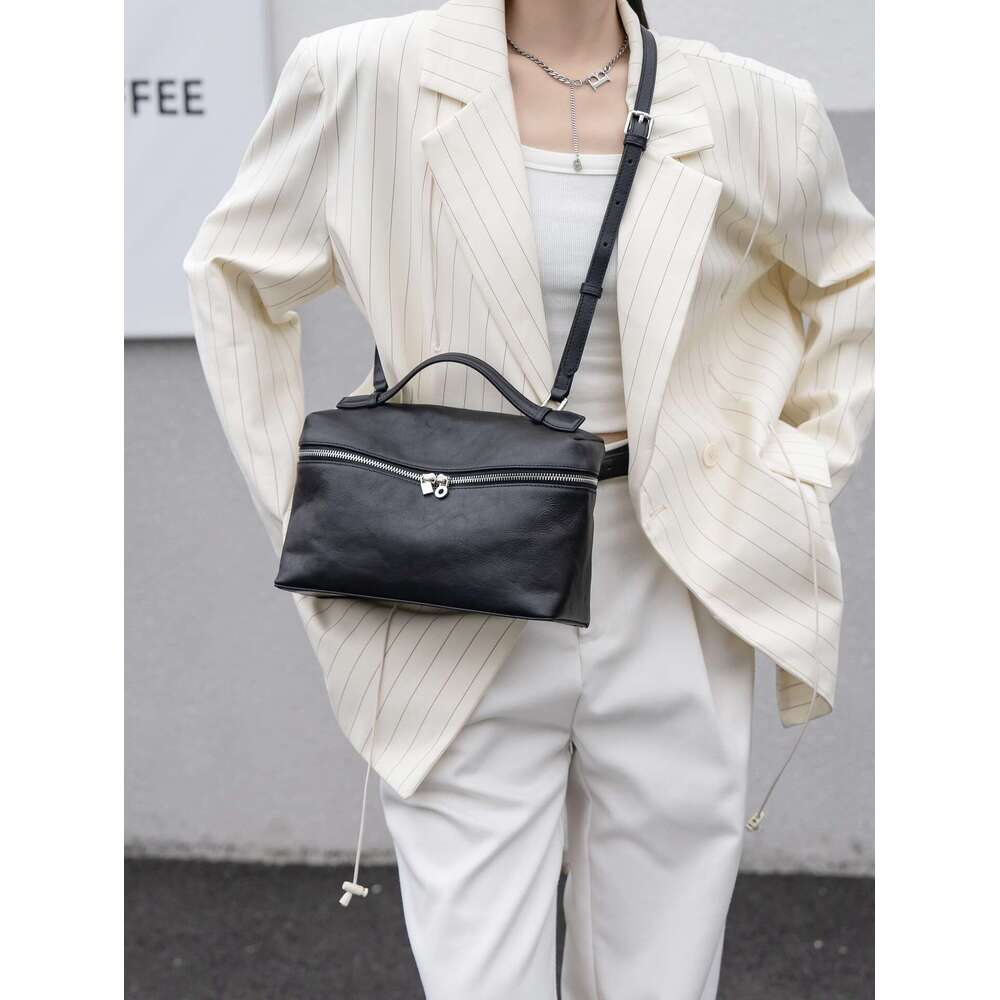 Tote Bag Vegetable Tanned Cowhide Portable Lunch Box For Women S New Leather High Texture Large Capacity Shoulder Bag Fashionable Commuting Crossbody 