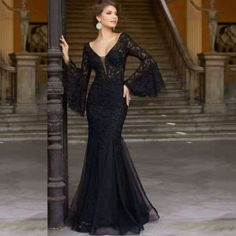 2025 New Women's Lace Embroidered Fish Tail Black Slimming Evening Dress
