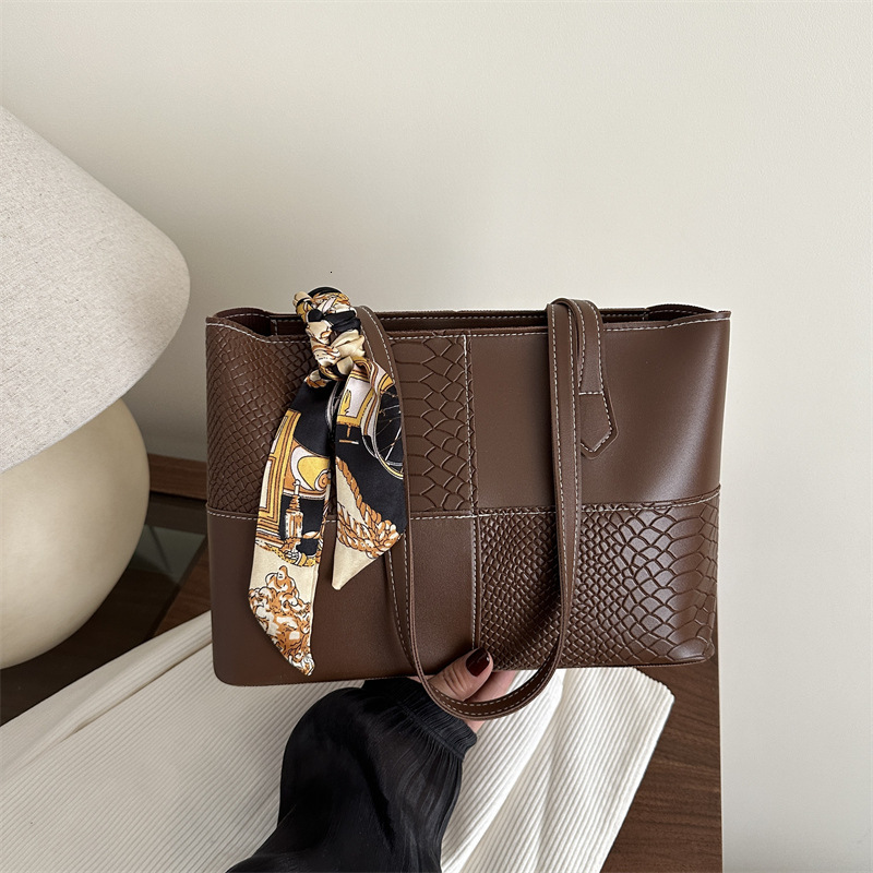 2025 Spring/summer Underarm Women's New Trendy Commuter Shoulder Large Capacity Luxury Bag Tote New Free Delivery Designer Bag Bag Fashionable