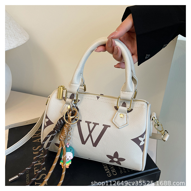 Premium sense of printing handbag 2025 new retro old flower letters women's bag hundred crossbody bag trend pillow bag