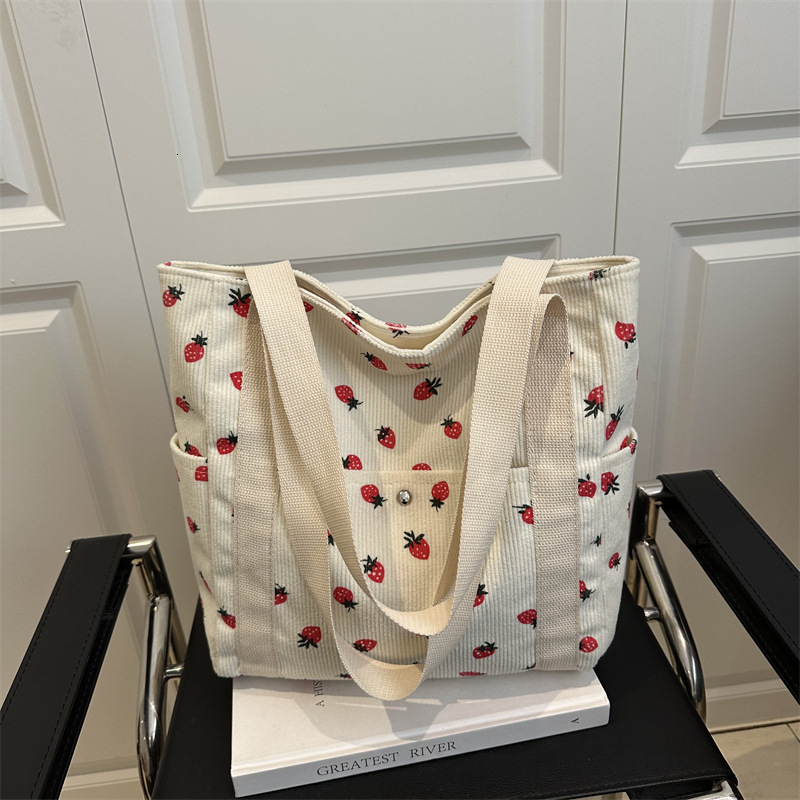 Strawberry Luxury Bag Printed Women's 2025 New Handheld New Free Delivery Designer Bag Tote Large Capacity Simple Fashion Casual Personalized Sho