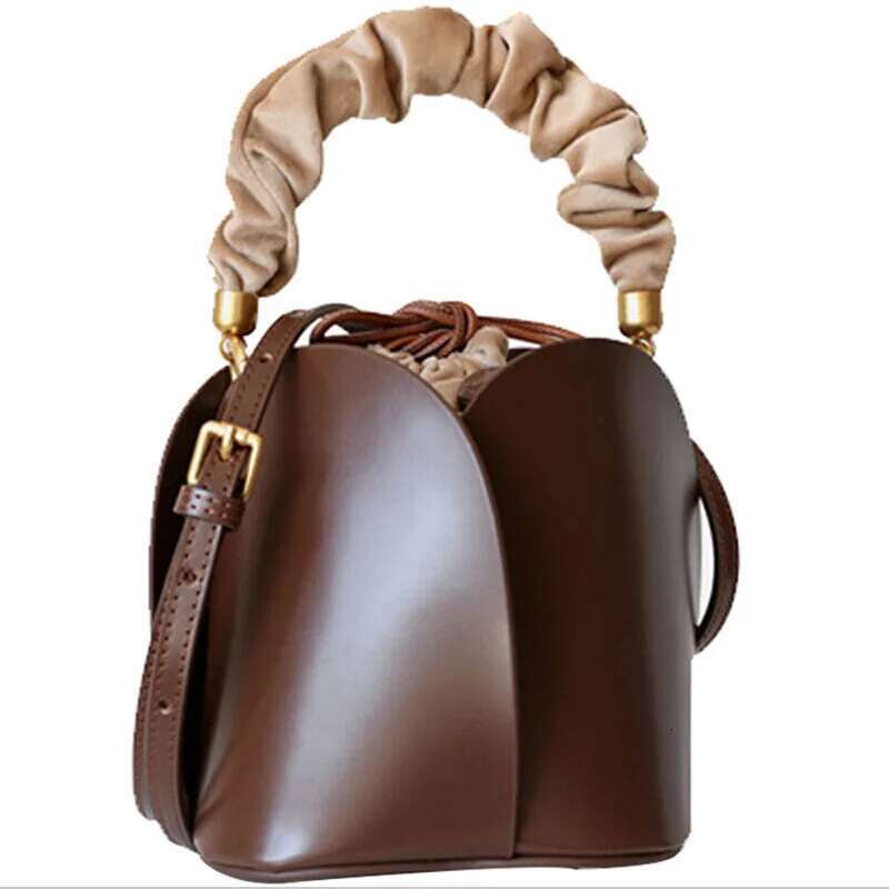 Bucket Niche Design, Vegetable Basket Bag, High-End Feeling, Petal Flower Hand-Held Crossbody Bag