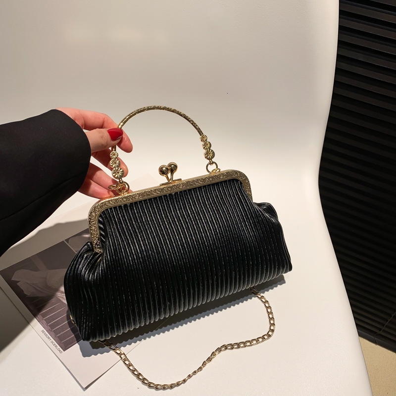 This Year's Popular New Free Delivery Designer Bag Winter New Style Fashionable Luxury Bag Pleated Personalized Ins Internet Famous Girl's W