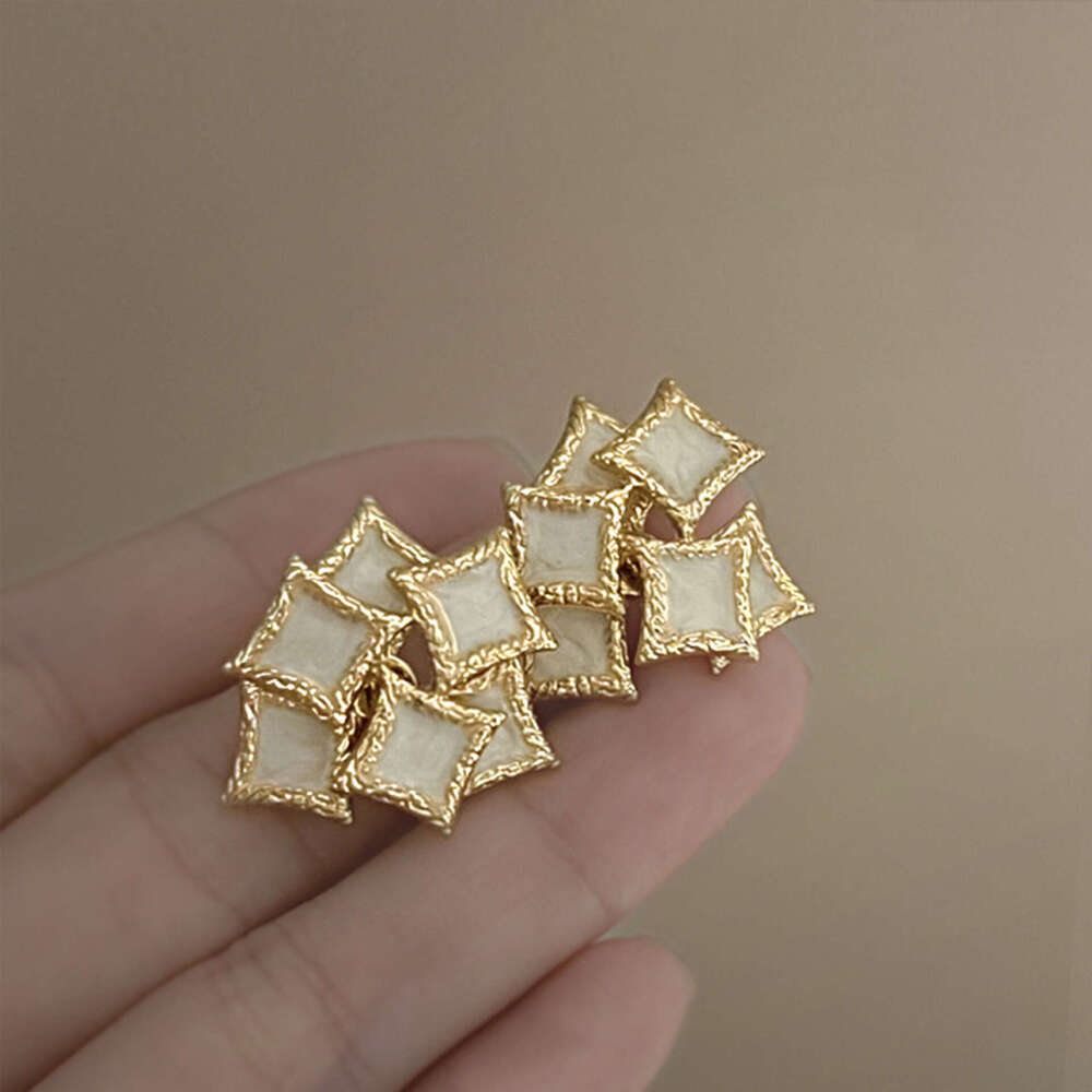 Qiongyu's new oil dripping square double-layer French fashion earrings, versatile and high-end earrings for women