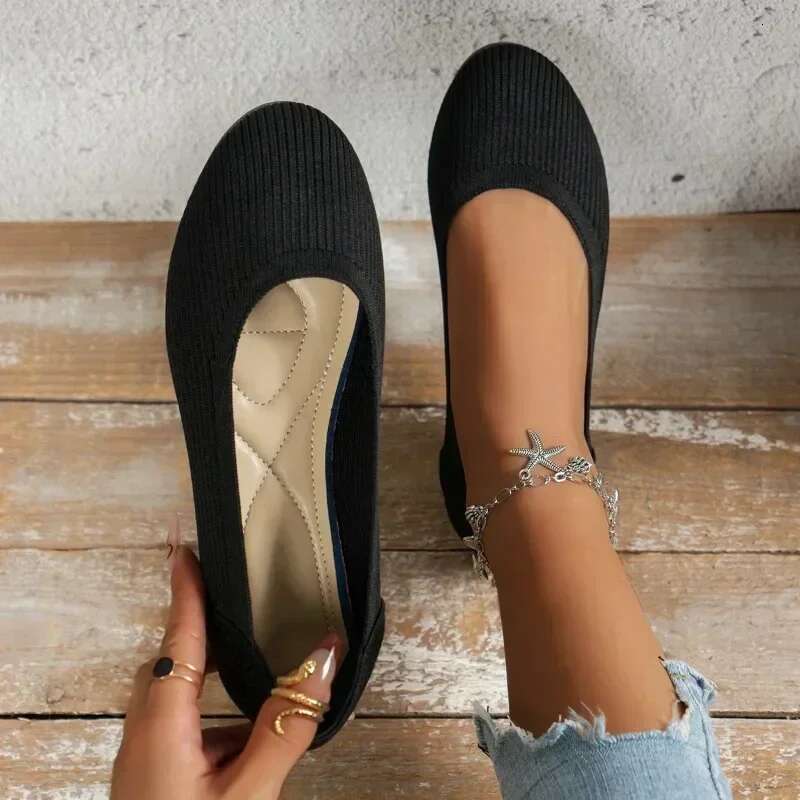 Breathable Mesh Flat New Pionted Toe Women's Slip on Casual Outdoor Plus Size Light Walking Shoes for Women