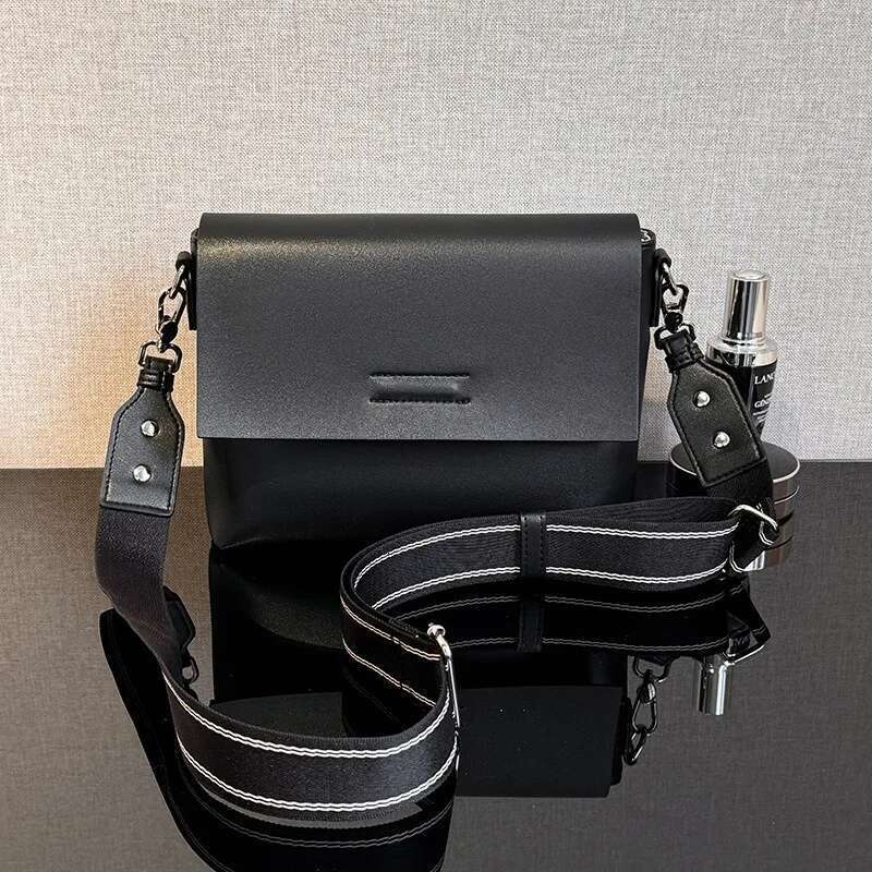 2025 New Spot Large Capacity Wholesale Crossbody Women's Trend Shoulder Bag