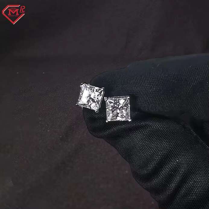 The best-selling are made of pure sier and sparkling spodumene earrings