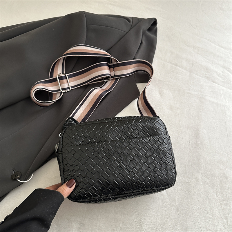This Year's Popular Korean Version Single Shoulder Crossbody 2025 Spring/summer New Versatile Ins Niche Design Luxury Bag Small New Free Delivery