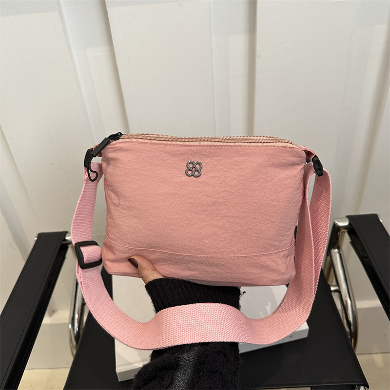 Free Delivery Designer Bag Small Hand Women's Crossbody 2025 New Versatile Zipper Single Shoulder Nylon Mobile Phone Coin Purse Winter Commuting 