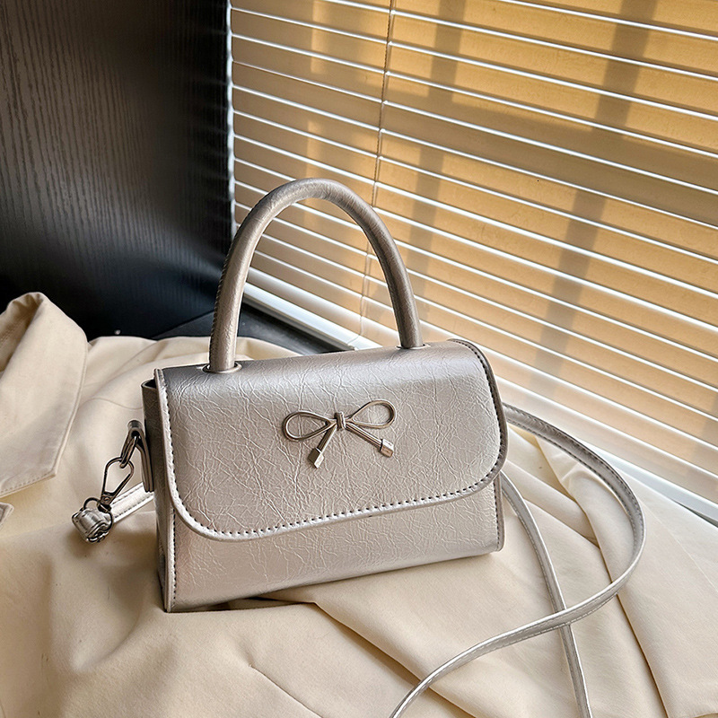 Free Delivery Designer Bag 2025 New Butterfly Bow Niche High End Western Style Simple High Aesthetic Single Shoulder Crossbody Temperament Small Squar