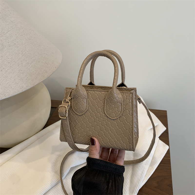 Solid Color Simple And Fashionable Diamond Grid Pattern 2025 Casual Summer New Large Capacity Handheld Small Square New Free Delivery Designer Bag Lux